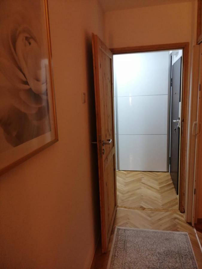 Small Modern Apartment With Parking Place Saraievo Exterior foto